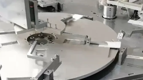 Máquina automática para encordar etiquetas colgantes F-910